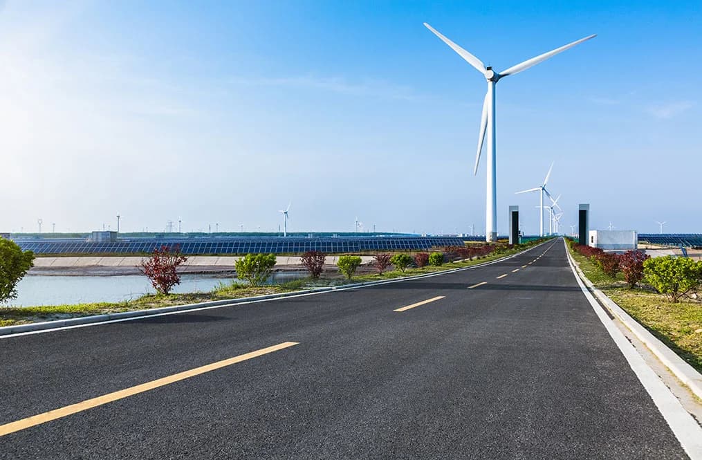 Elektrikli Araçları Sürüş Esnasında Şarj Edebilecek Yollar Geliyor